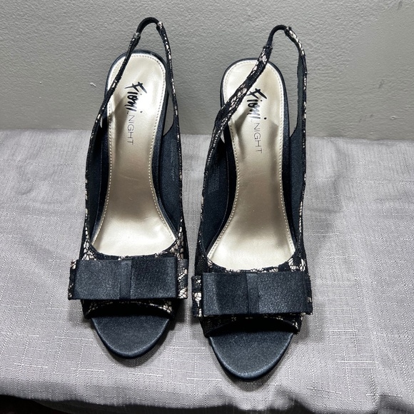 Lace sling back, open toe size 8 1/2 - Picture 3 of 8